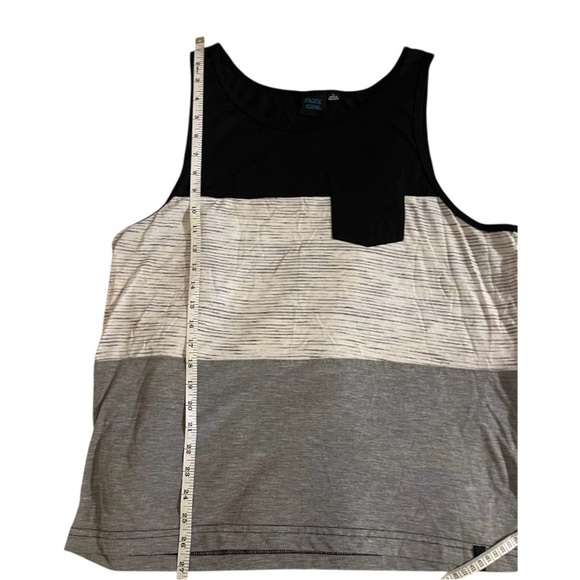 Colorblock Tank Top with Pocket - Picture 5 of 6